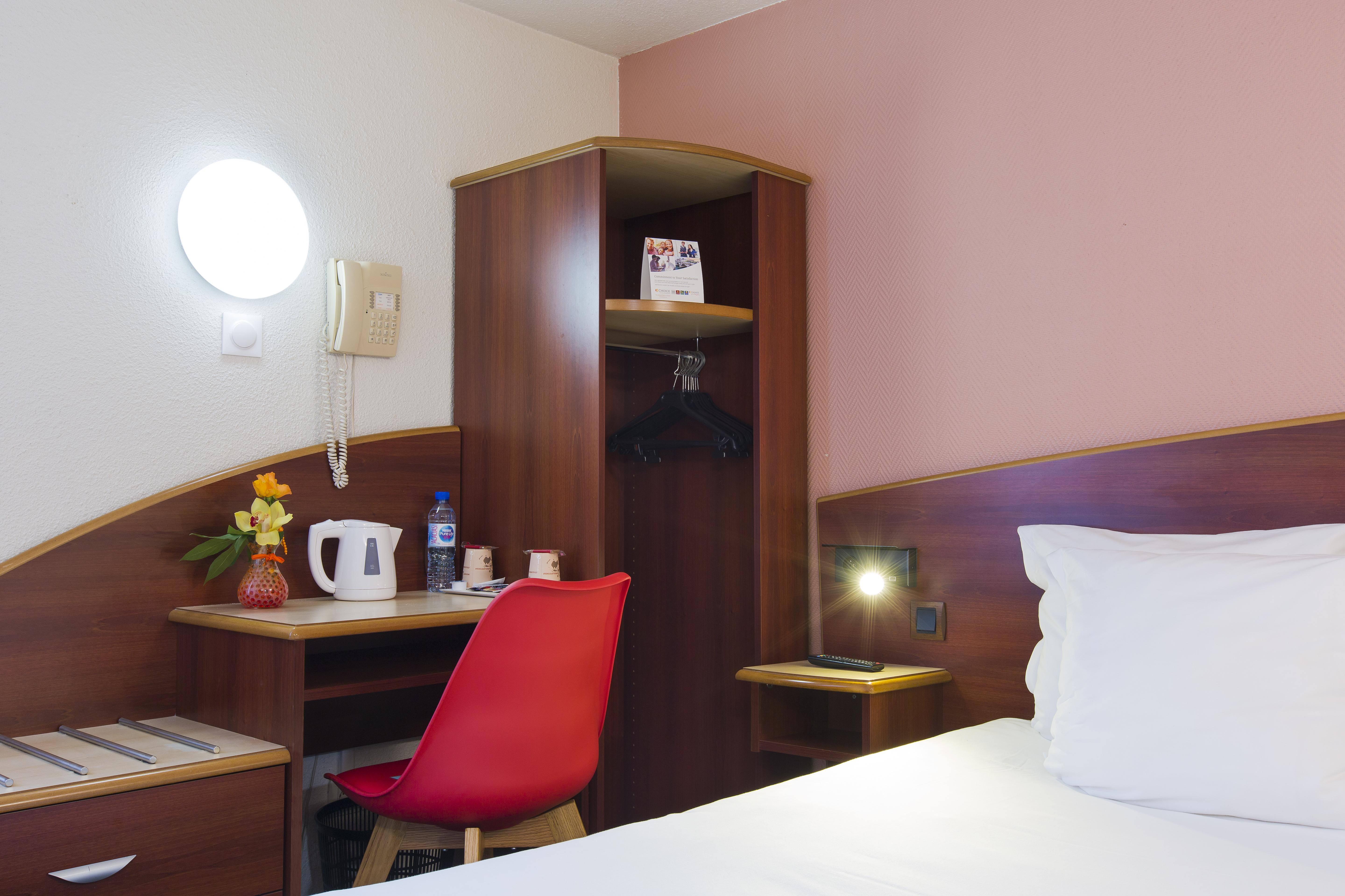 Comfort Hotel Étampes Zewnętrze zdjęcie