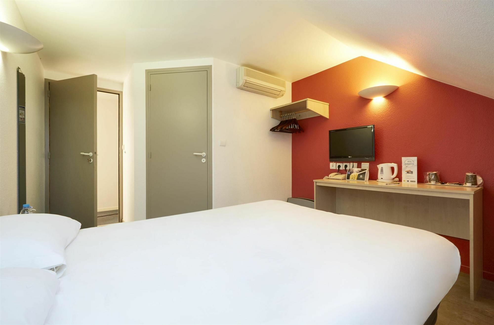 Comfort Hotel Étampes Zewnętrze zdjęcie